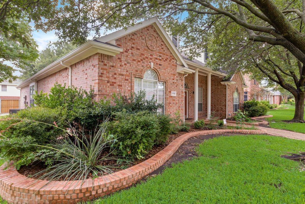 11781 Humberside Drive Property Photo 6