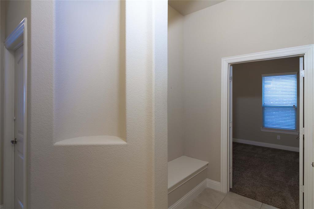 15613 Renshaw Way Property Photo 8