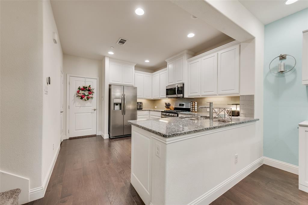 3704 Lantern Lane Property Photo 8