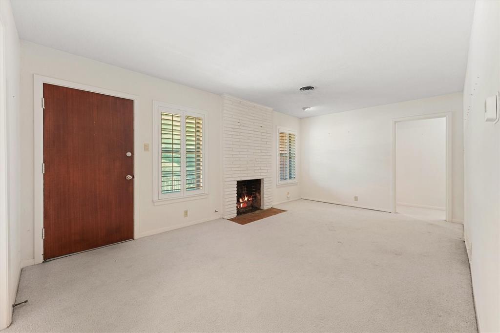 849 Berkinshire Drive Property Photo 4