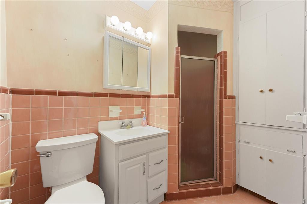 849 Berkinshire Drive Property Photo 7