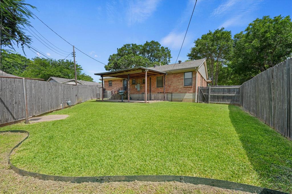 849 Berkinshire Drive Property Photo 8