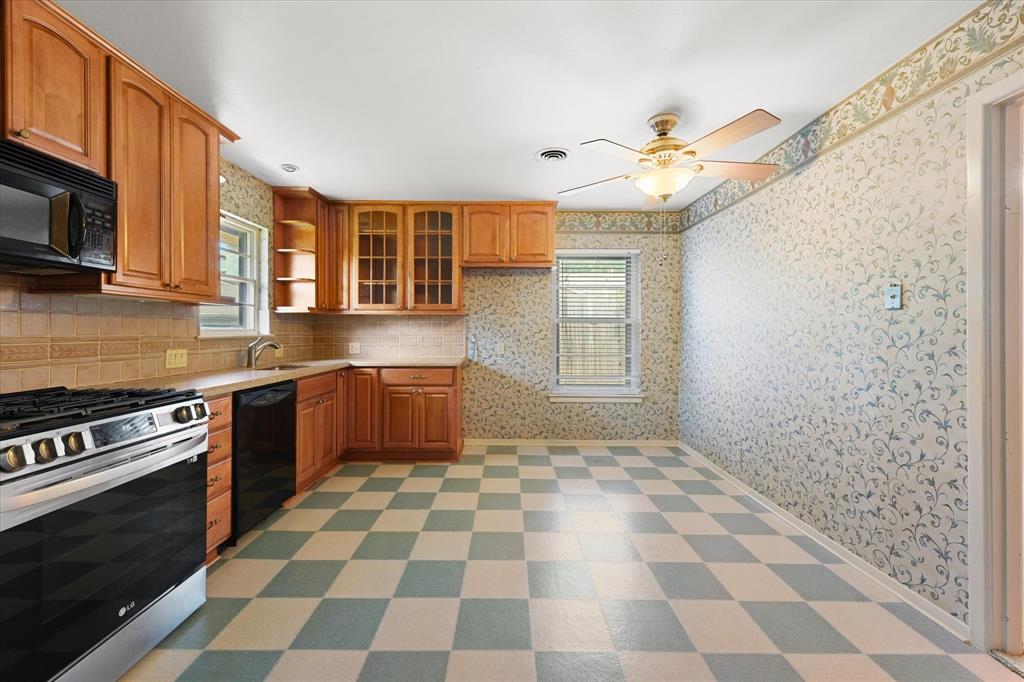 849 Berkinshire Drive Property Photo 14
