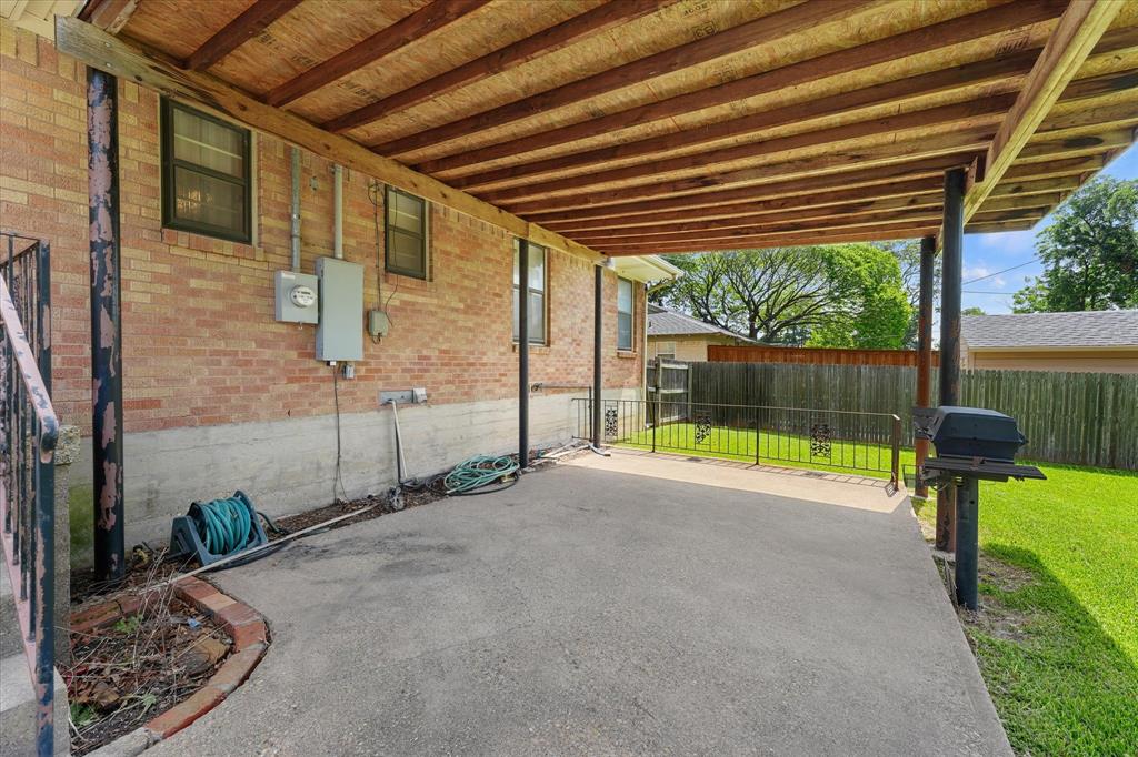 849 Berkinshire Drive Property Photo 26