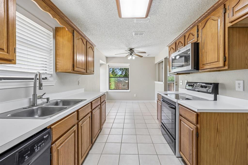 3211 Brookview Drive Property Photo 3