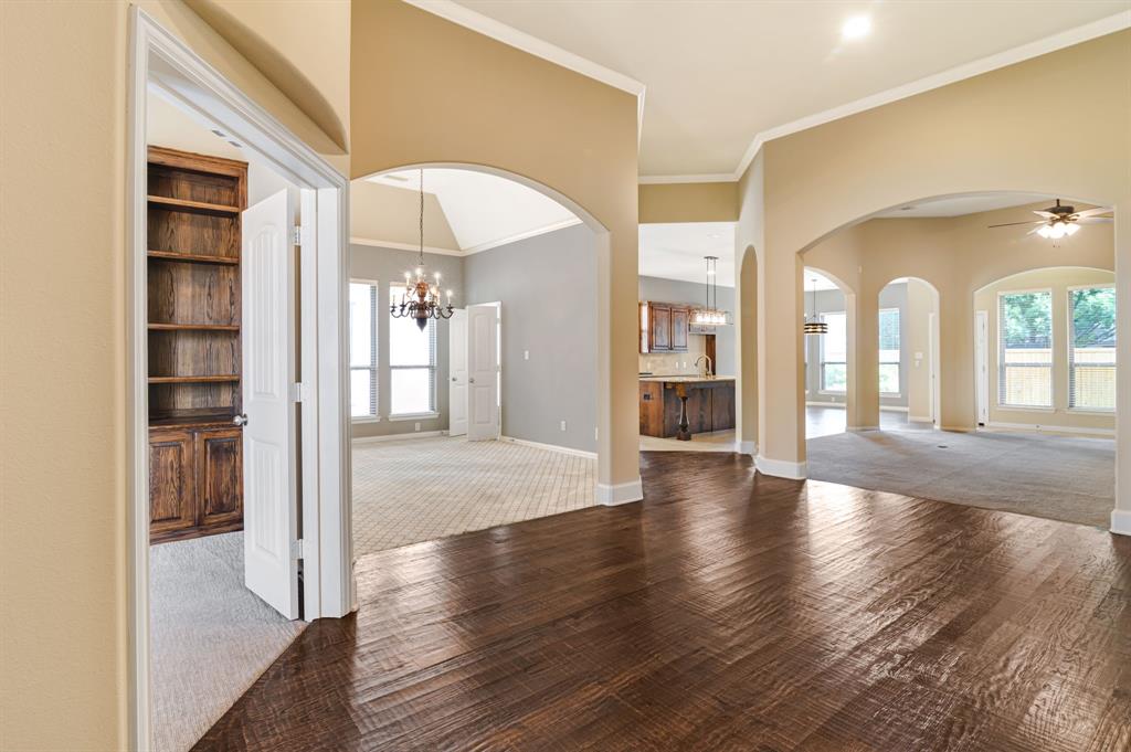 5509 Bentrose Drive Property Photo 3