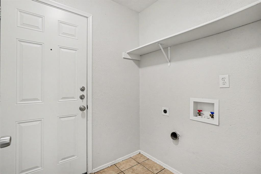 4245 Periwinkle Drive Property Photo 14