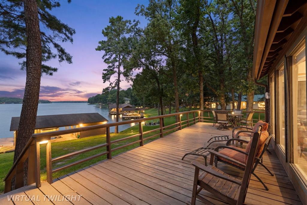 400 Windy Point Drive Property Photo 3