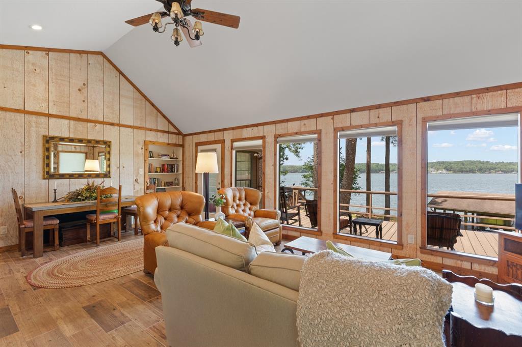 400 Windy Point Drive Property Photo 9