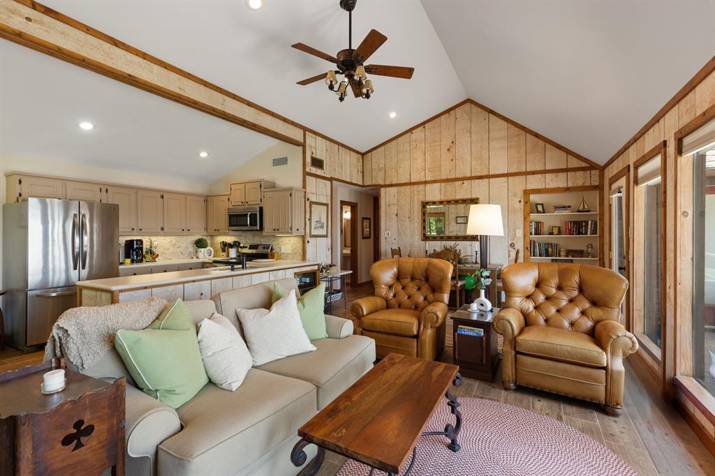 400 Windy Point Drive Property Photo 10