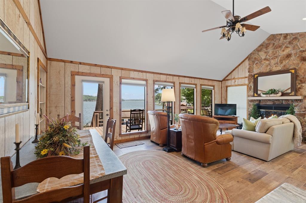 400 Windy Point Drive Property Photo 14
