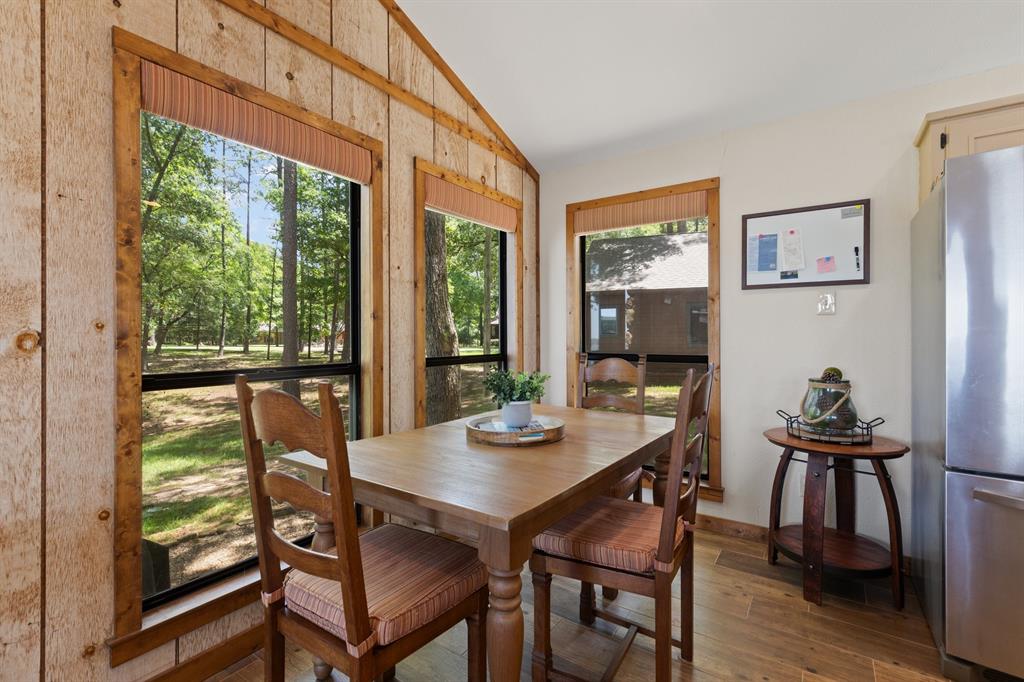 400 Windy Point Drive Property Photo 15
