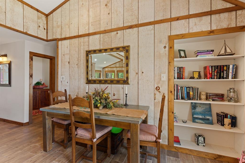 400 Windy Point Drive Property Photo 16