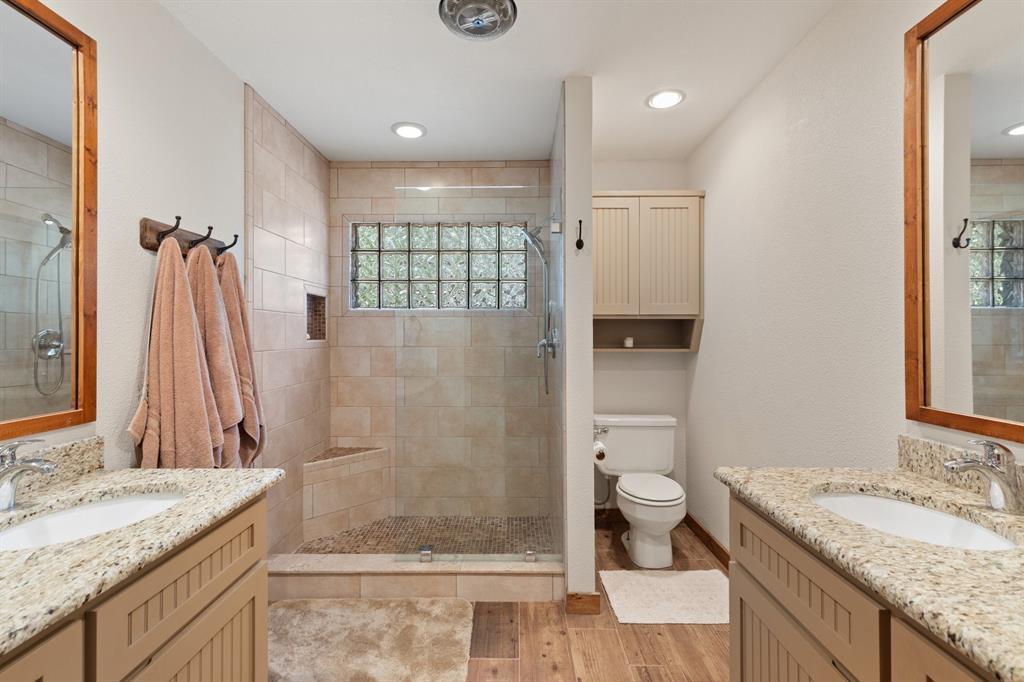 400 Windy Point Drive Property Photo 18