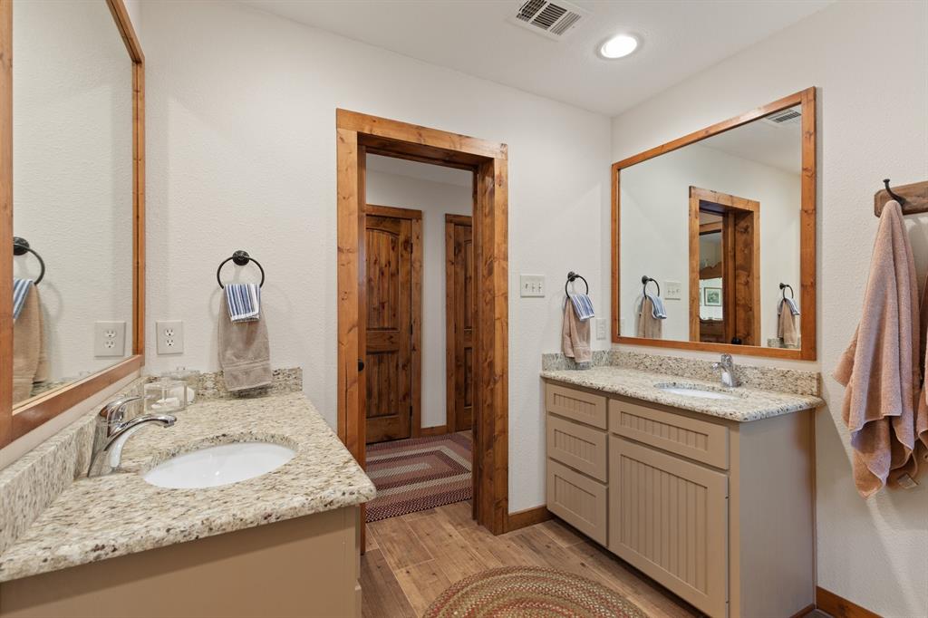400 Windy Point Drive Property Photo 19