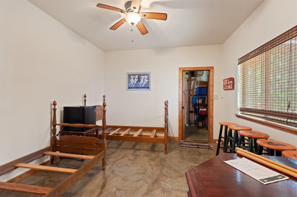 400 Windy Point Drive Property Photo 23