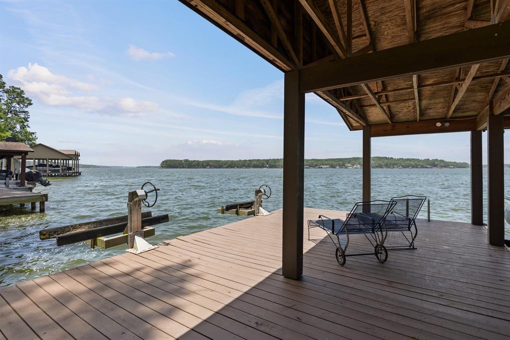 400 Windy Point Drive Property Photo 25