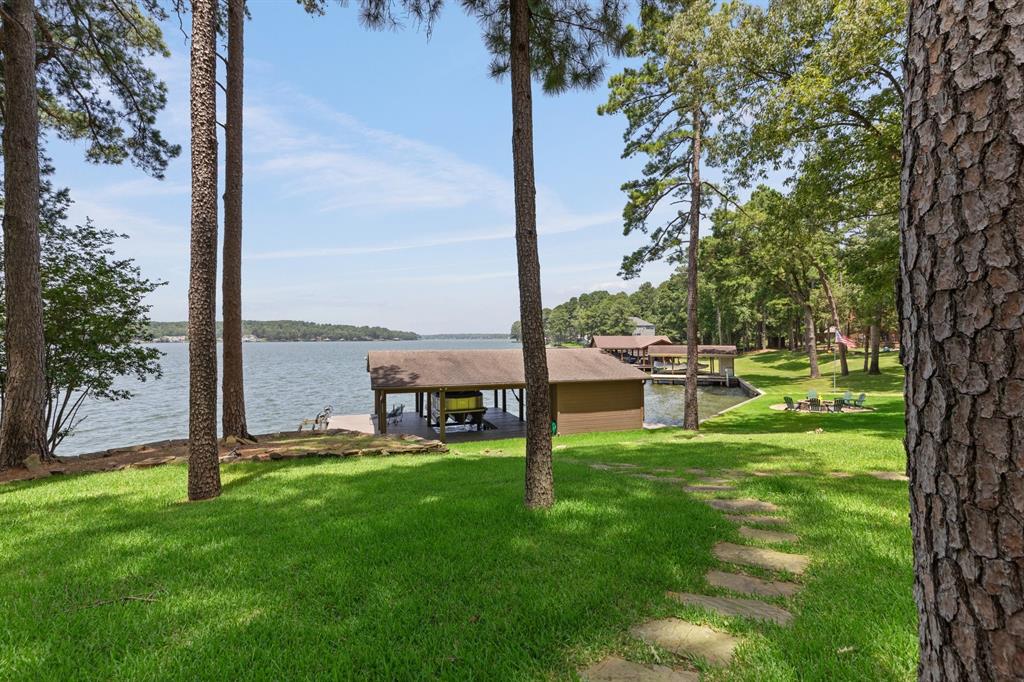 400 Windy Point Drive Property Photo 26