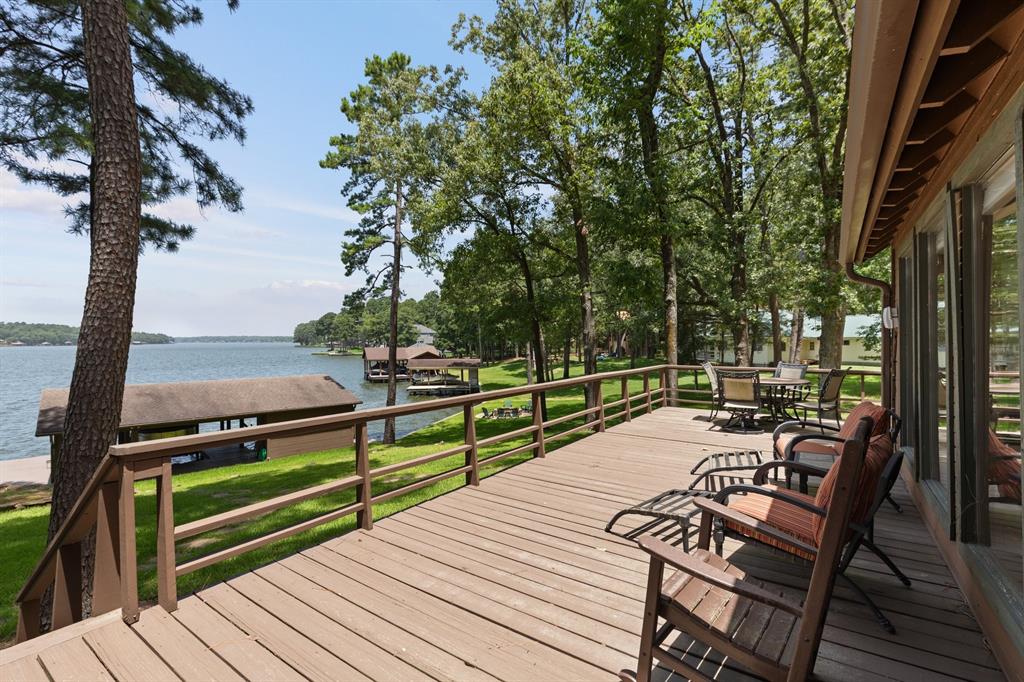400 Windy Point Drive Property Photo 27