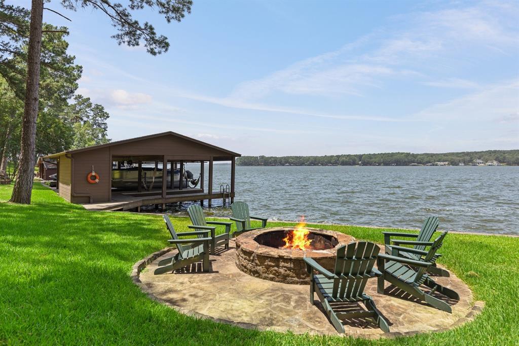 400 Windy Point Drive Property Photo 34