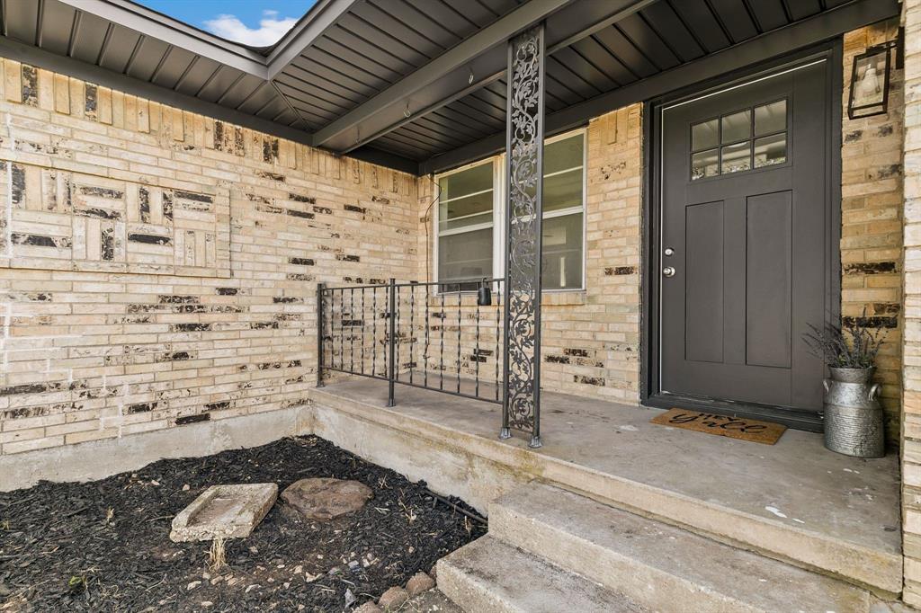 609 S Farmington Road Property Photo 3