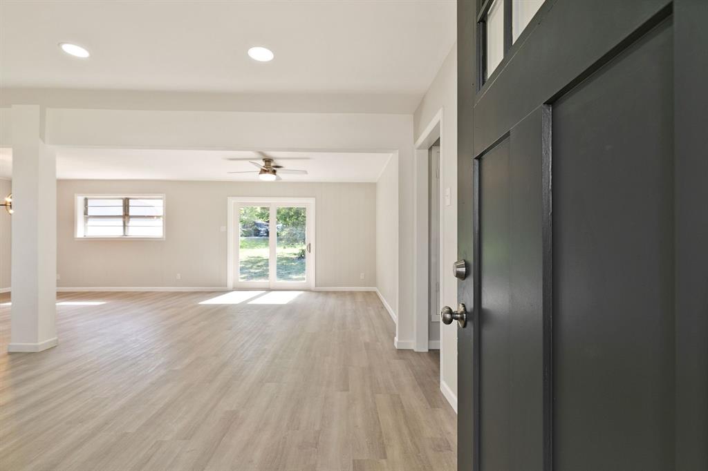609 S Farmington Road Property Photo 4