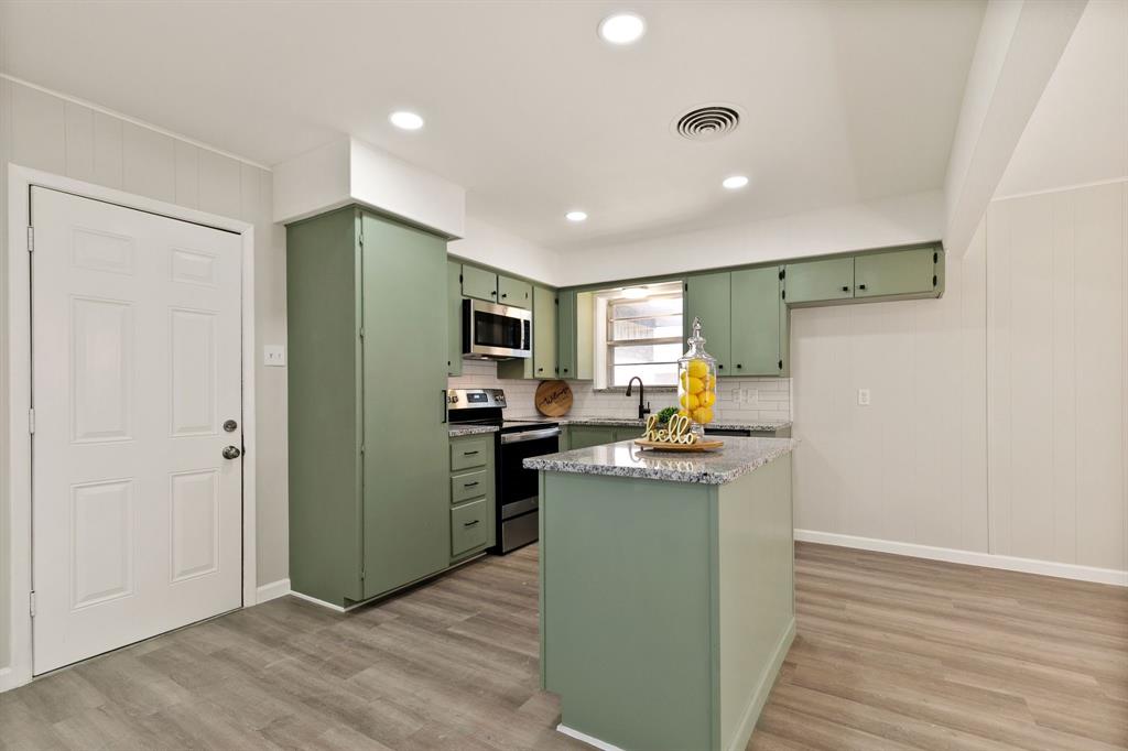 609 S Farmington Road Property Photo 8
