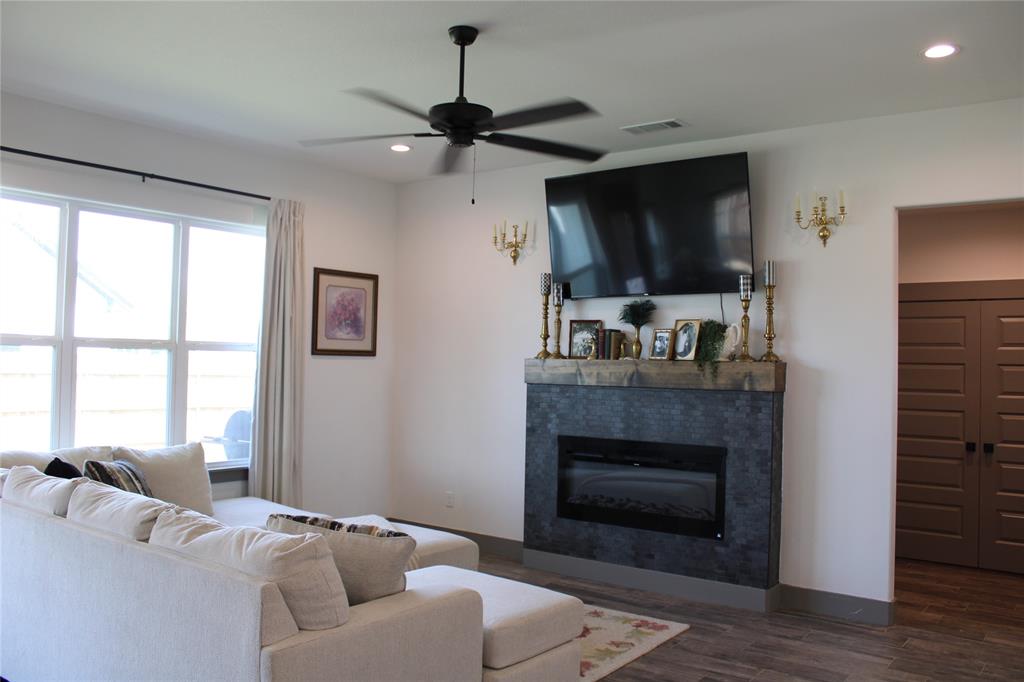 9221 Parkview Property Photo 3