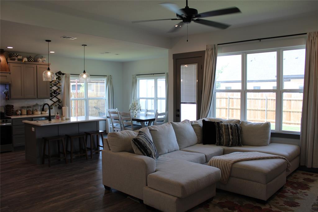 9221 Parkview Property Photo 5