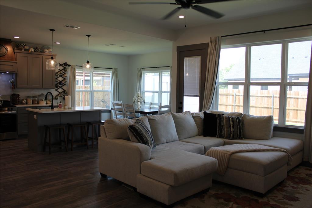 9221 Parkview Property Photo 6