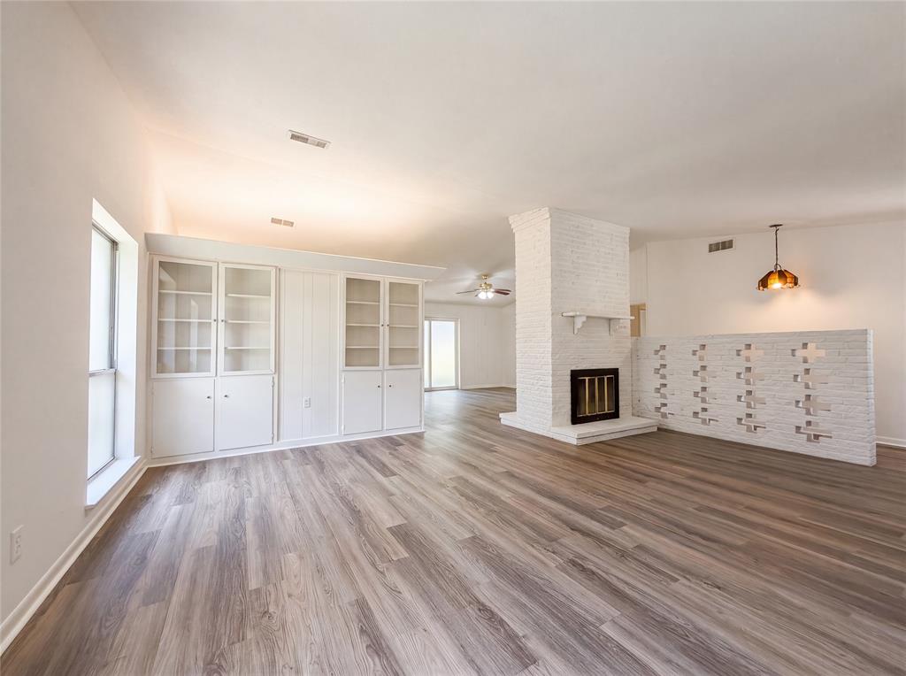 2111 Royal Oaks Drive Property Photo 2