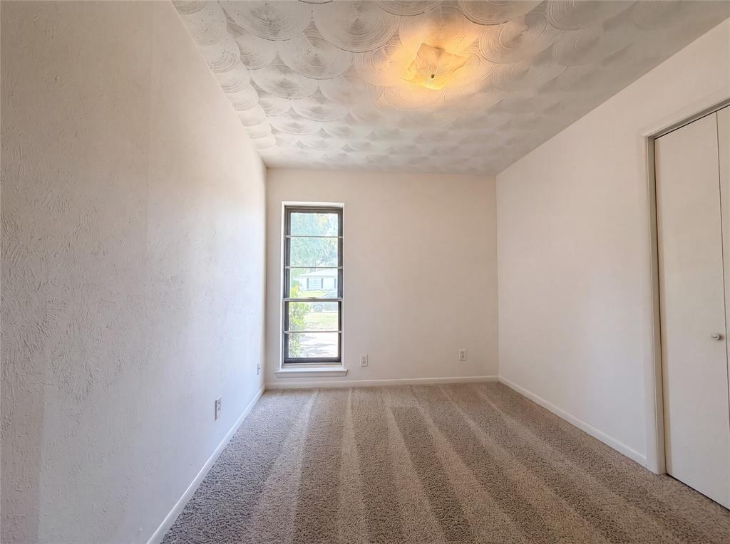 2111 Royal Oaks Drive Property Photo 8
