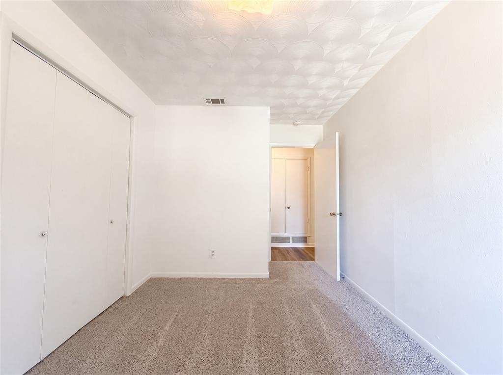 2111 Royal Oaks Drive Property Photo 9