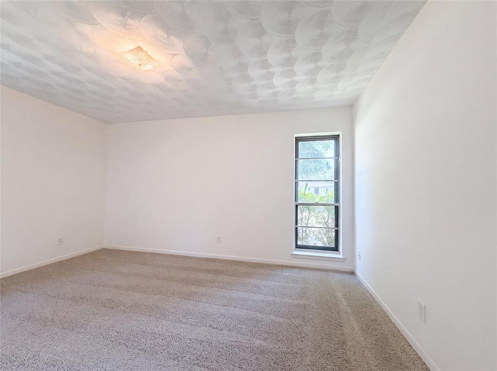 2111 Royal Oaks Drive Property Photo 10