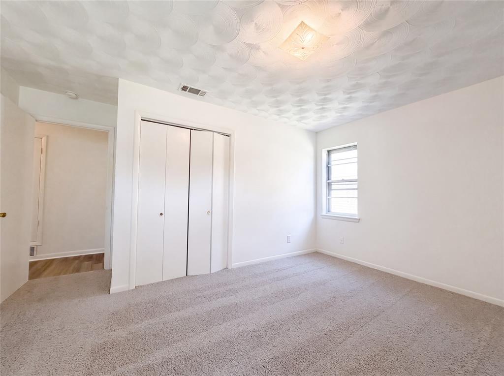 2111 Royal Oaks Drive Property Photo 11