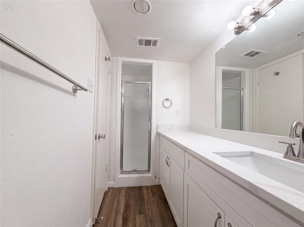 2111 Royal Oaks Drive Property Photo 17