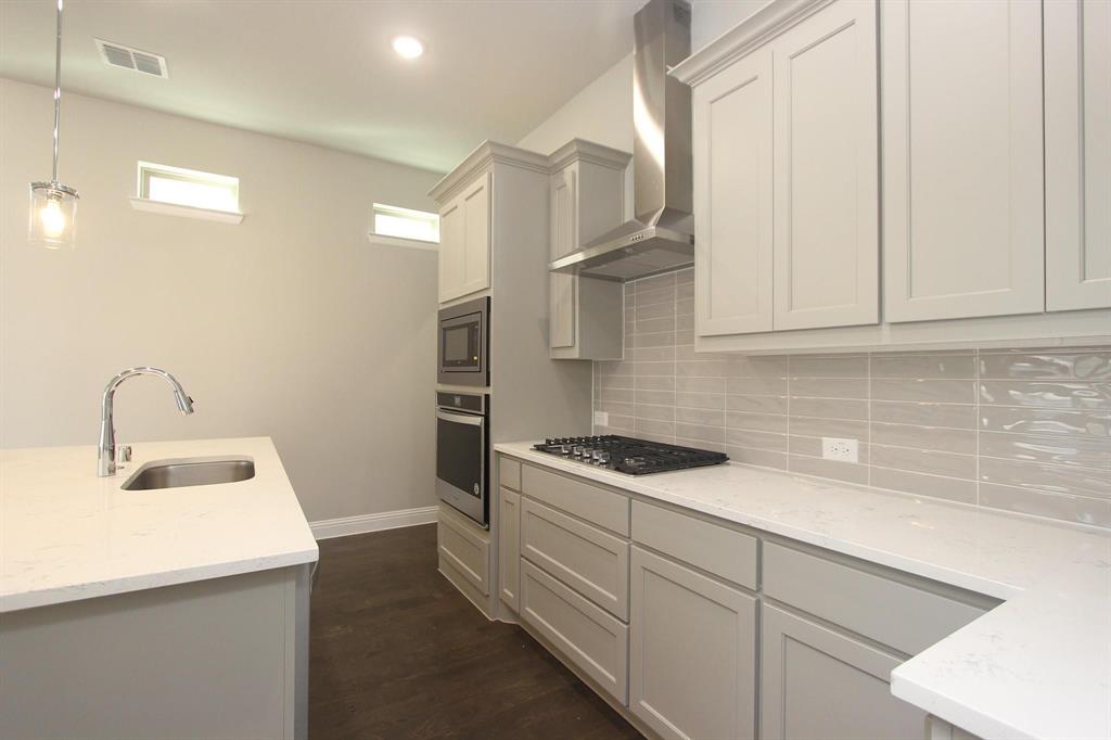 4127 Runway Mews Property Photo 2