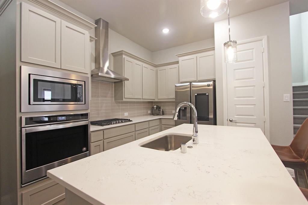 4127 Runway Mews Property Photo 3