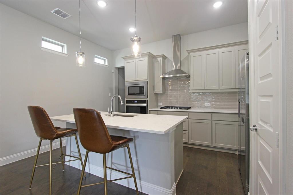 4127 Runway Mews Property Photo 6