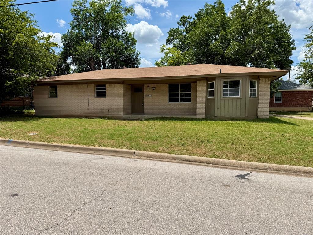 1407 N East St Property Photo 1