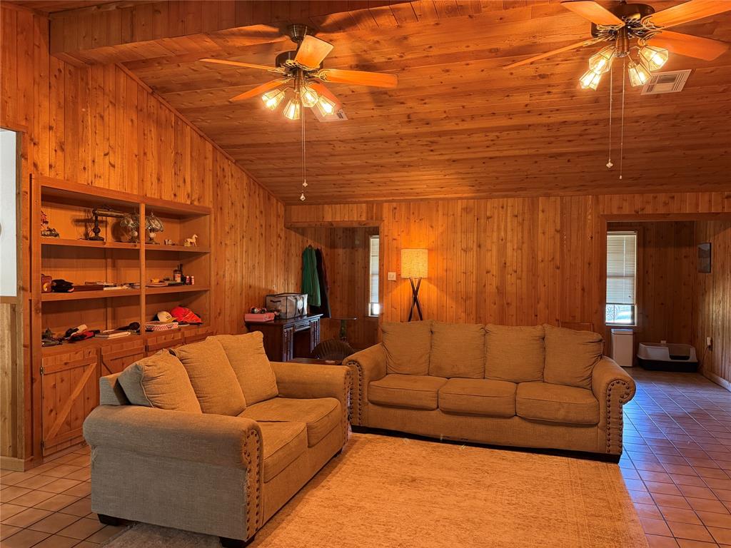 10047 E State Highway 36 Property Photo 19