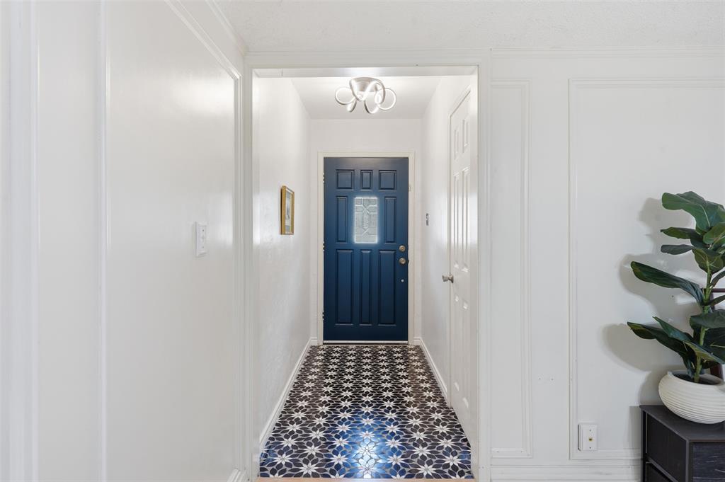 3113 Spring Lake Drive Property Photo 4