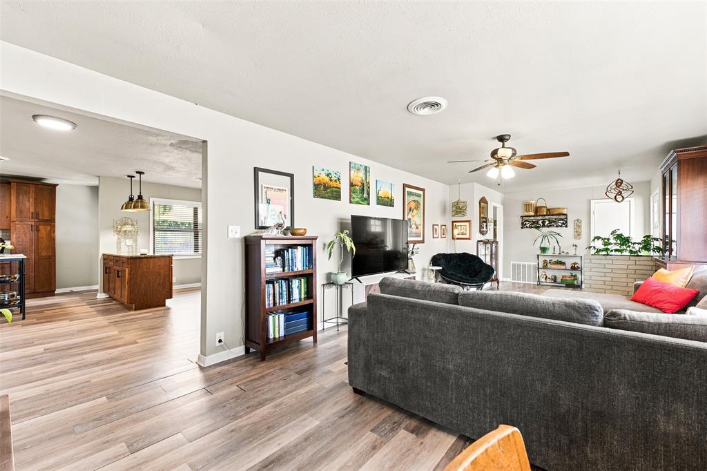 627 Bellaire Drive Property Photo 8