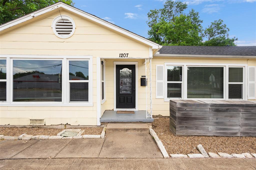1207 S Washington Street Property Photo 1