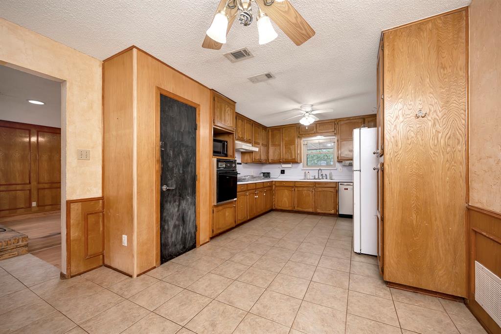 408 Chimney Hill Circle Property Photo 2