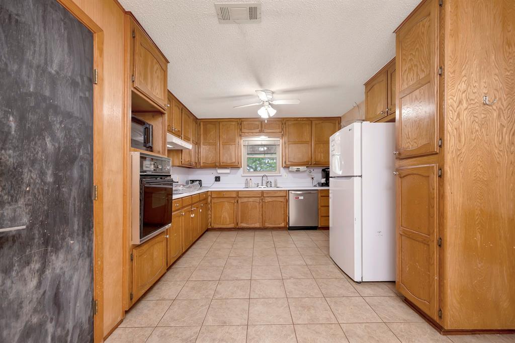 408 Chimney Hill Circle Property Photo 3