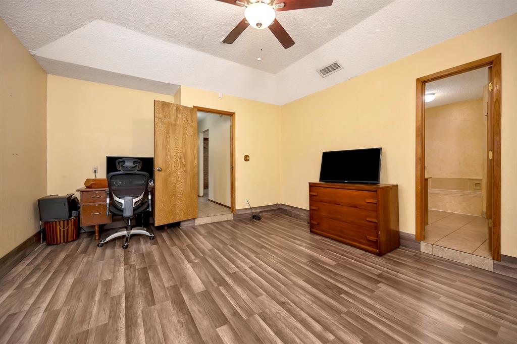 408 Chimney Hill Circle Property Photo 16