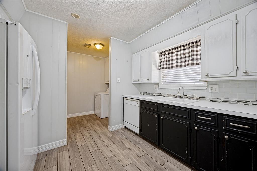 2506 Easy Street Property Photo 7