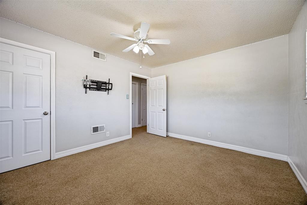 2506 Easy Street Property Photo 14