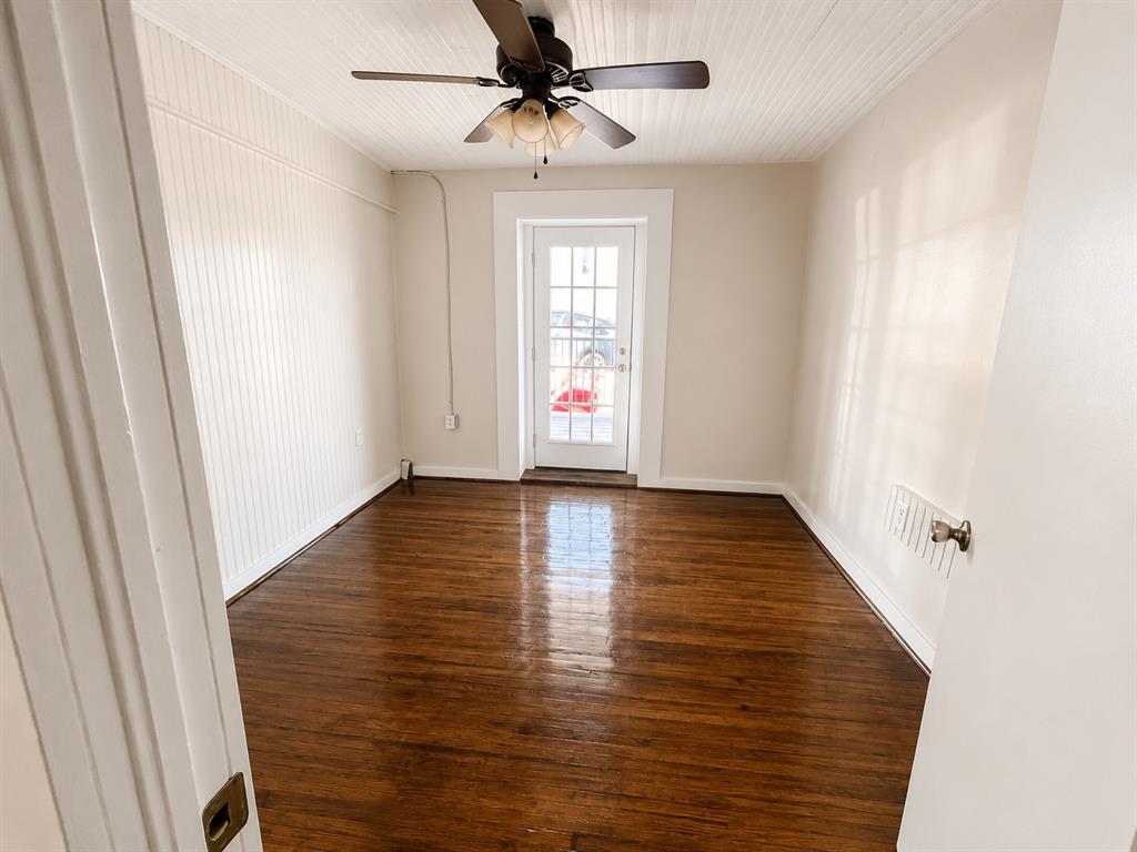 112 W Blackjack Street Property Photo 8